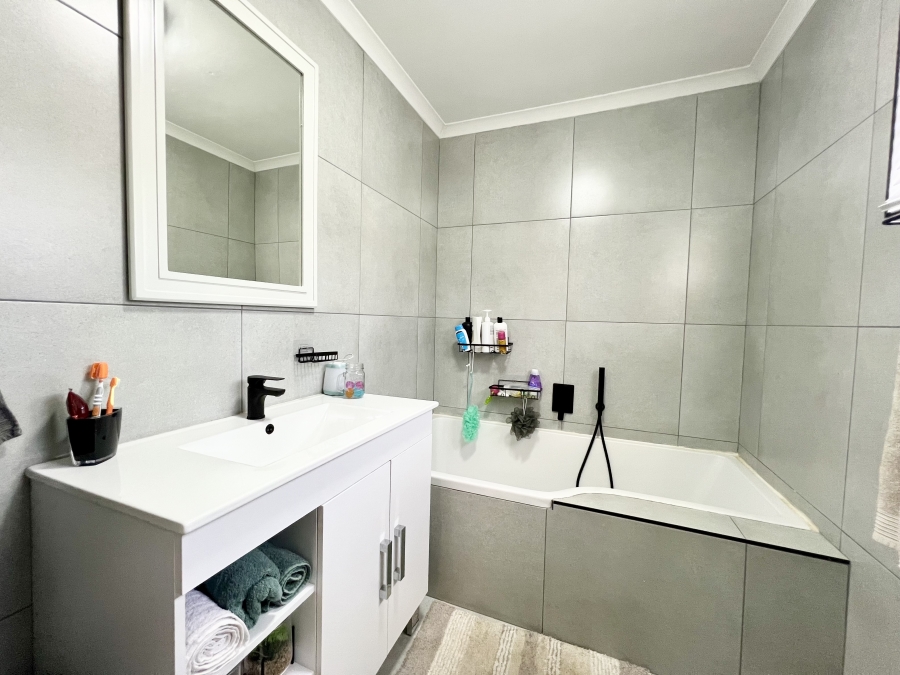 2 Bedroom Property for Sale in Flamingo Vlei Western Cape